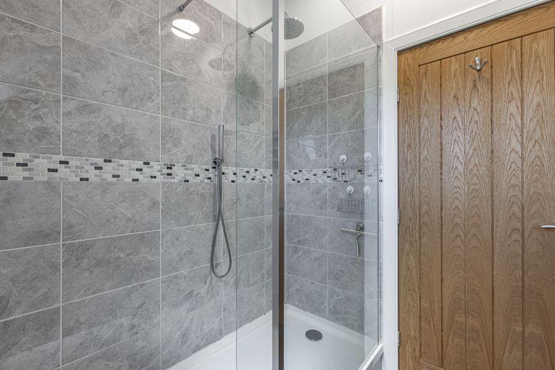 Master En-suite,...