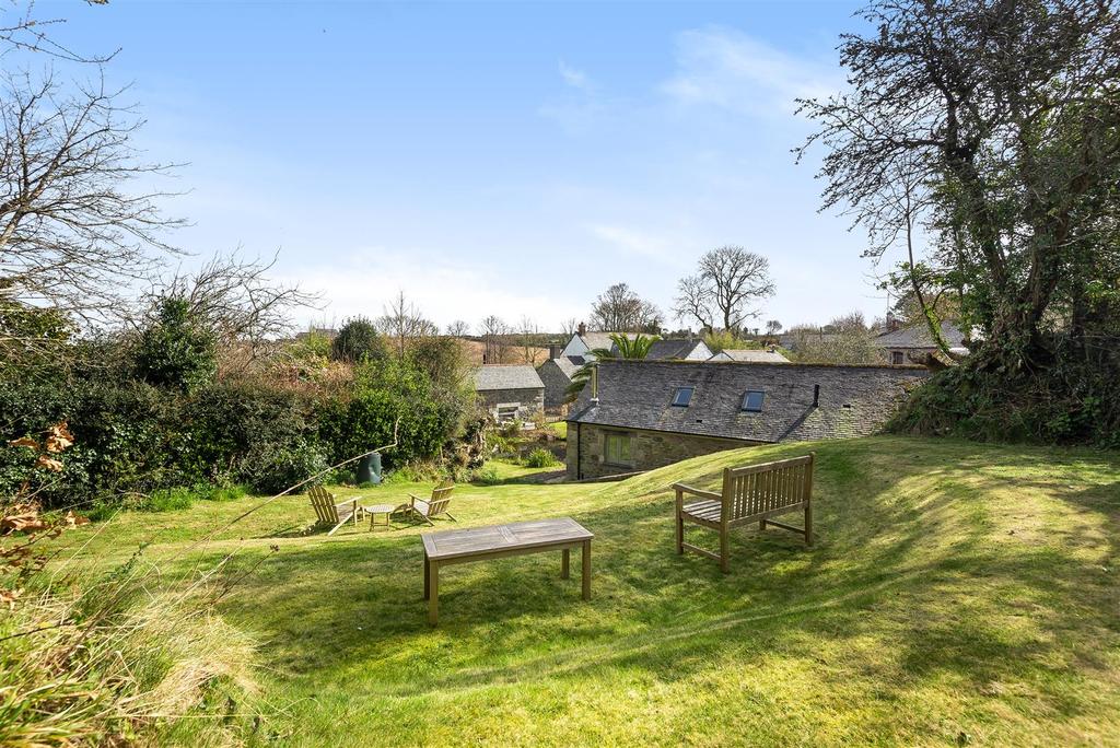 Lawn to rear of Nansbara