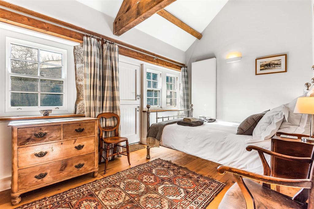 Nansbara Bedroom