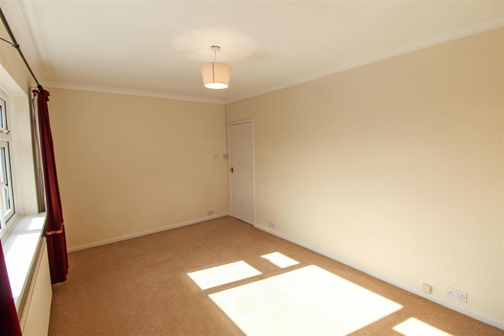 TALBOT COURT, UPPER HOLLY WALK, LEAMINGTON SPA CV32 4JT 2 bed apartment