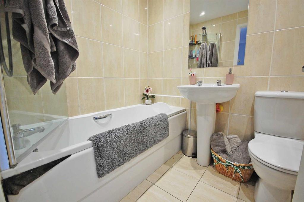 Family bathroom.jpg