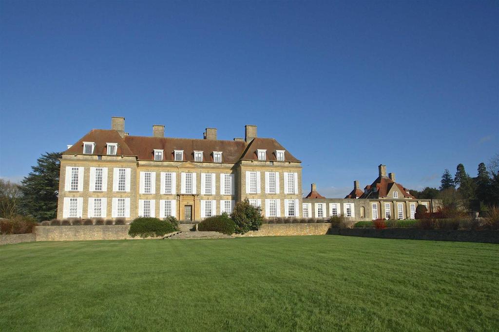 Middleton Park, Middleton Stoney 2 bed apartment £285,000