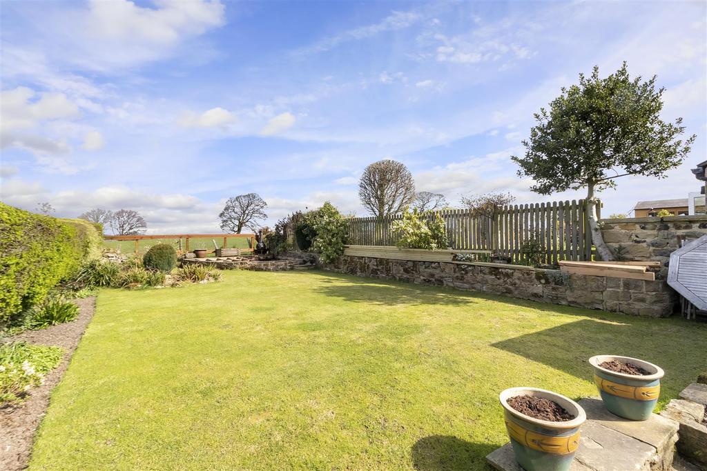 Breary Lane East, Bramhope, Leeds 2 bed semidetached house £450,000