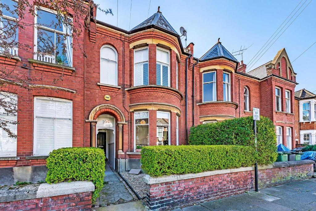 Cambray Road, Balham 2 bed £645,000