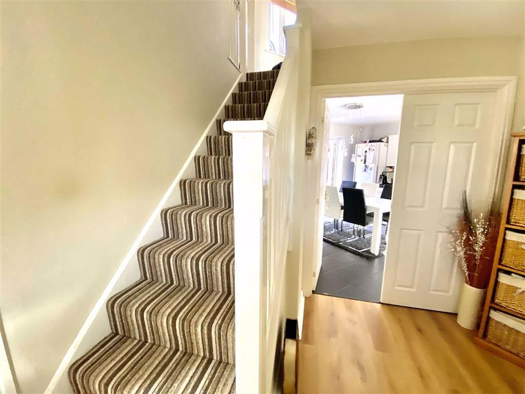 Harvey Close, Barwell 3 bed semidetached house £225,000