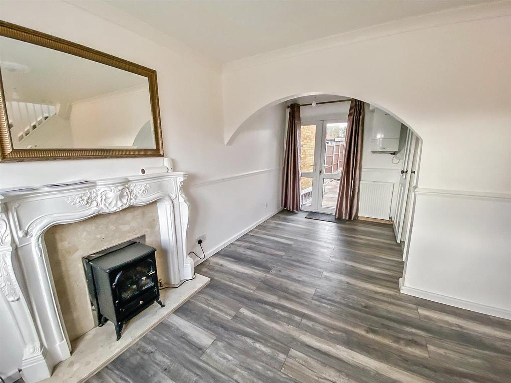 Boswell Drive, Walsgrave, Coventry, CV2 2DH 3 bed terraced house £800