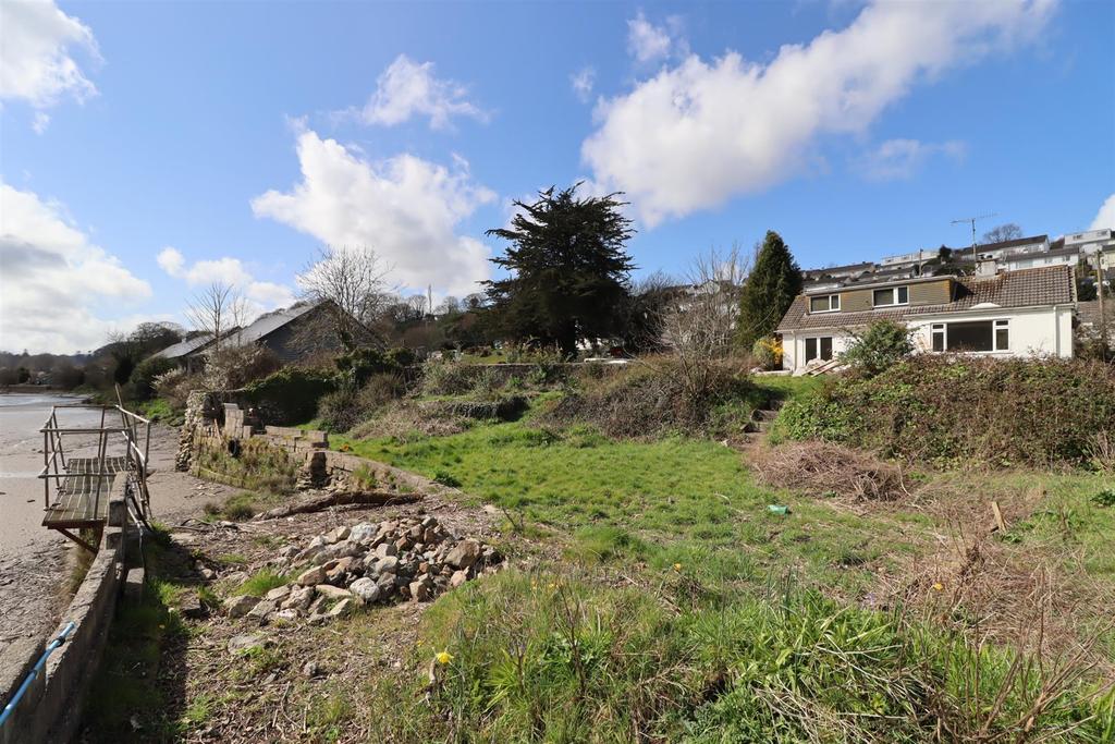 Tresillian, near Truro 4 bed detached bungalow £300,000