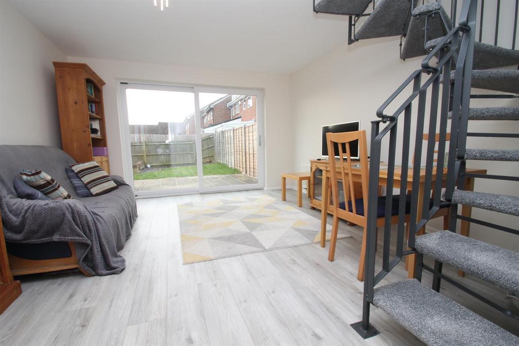 Sherbourne Drive, Maidstone 2 bed end of terrace house £260,000