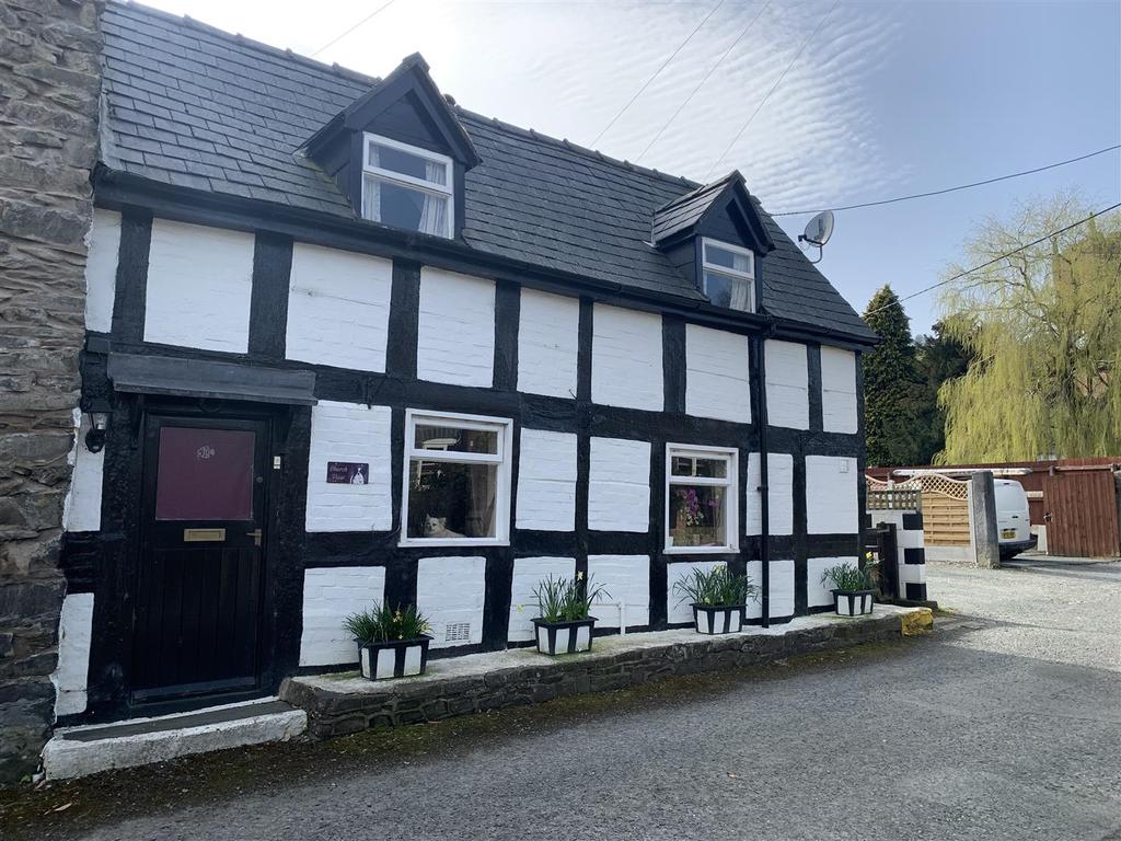 Bridge street, Llanfyllin 2 bed end of terrace house £137,000