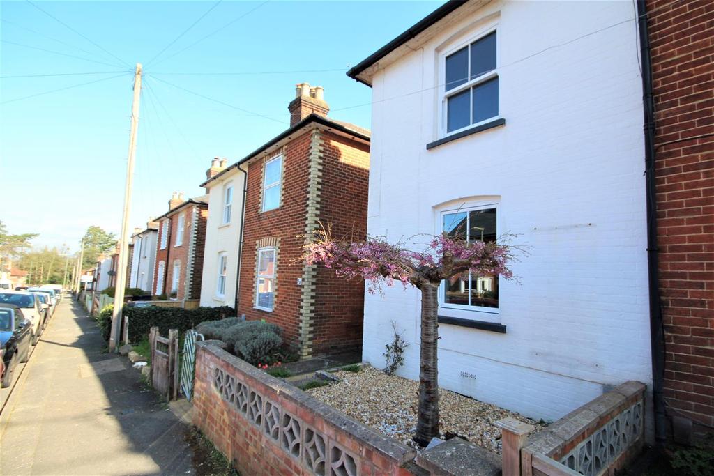 High Path Road, Guildford 2 bed house £1,550 pcm (£358 pw)