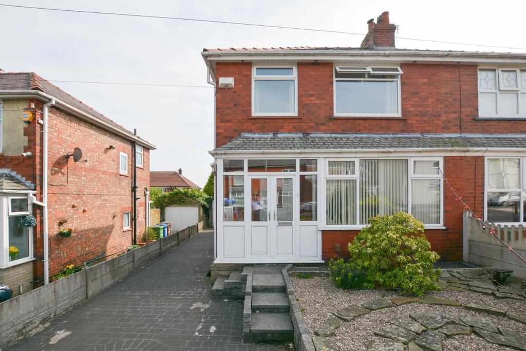 City Road, Kitt Green, Wigan, WN5 0AY 3 bed semidetached house £148,500