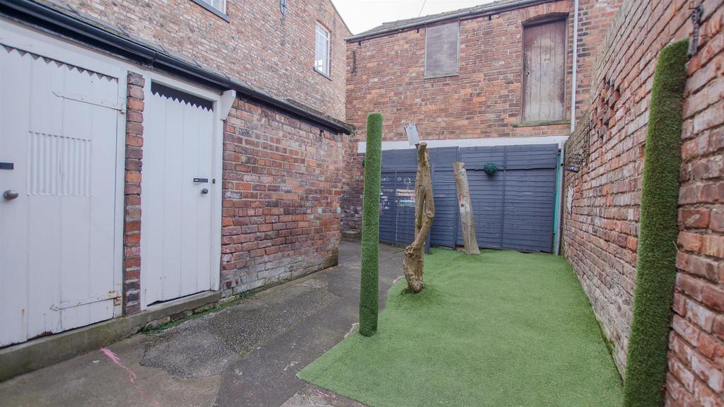 Claremont Terrace, York, YO31 7EJ 4 bed terraced house £1,250 pcm (£