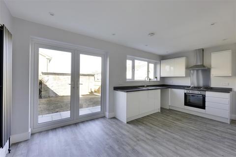 33 Badgers Way, Benfleet, SS7 1TP