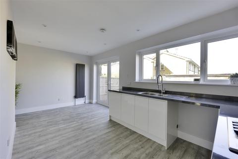 33 Badgers Way, Benfleet, SS7 1TP