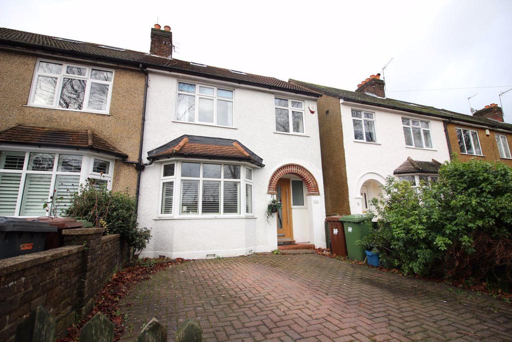 Windmill Lane, Bushey Heath 4 bed house £1,950 pcm (£450 pw)