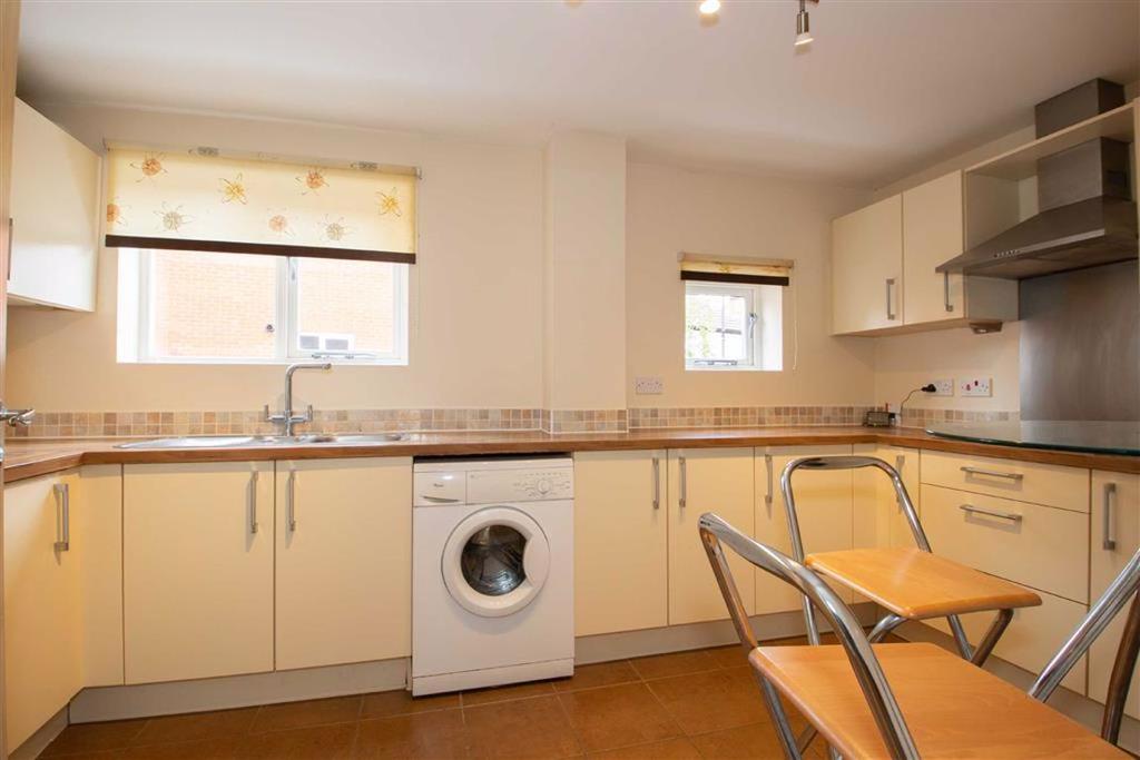 Turneys Drive, Wolverton Mill, Milton Keynes 4 bed detached house £