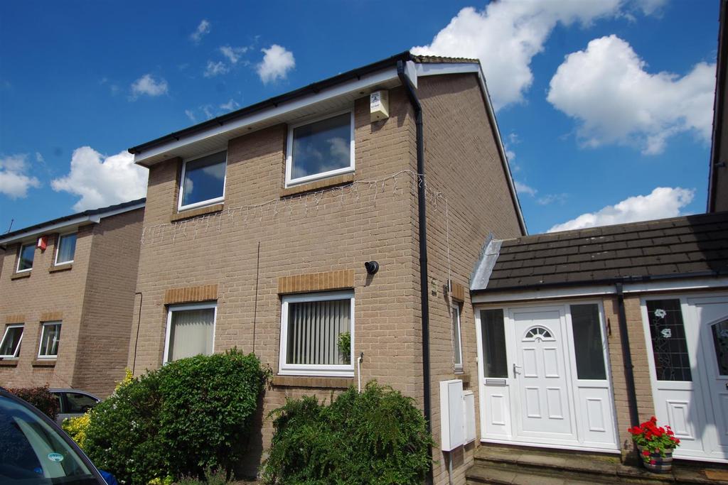 Evesham Grove, Idle, Bradford 3 bed link detached house £210,000