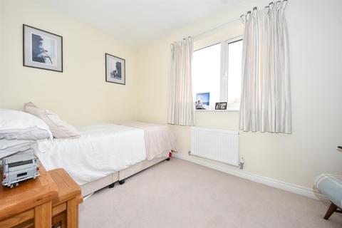 35 Hankinson Road, Warwick, CV34 5NF