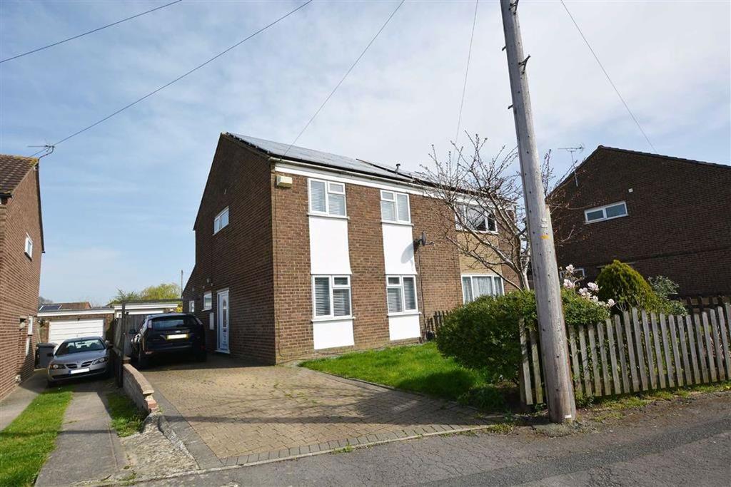 Fieldcourt Gardens, Quedgeley 3 bed semidetached house £240,000