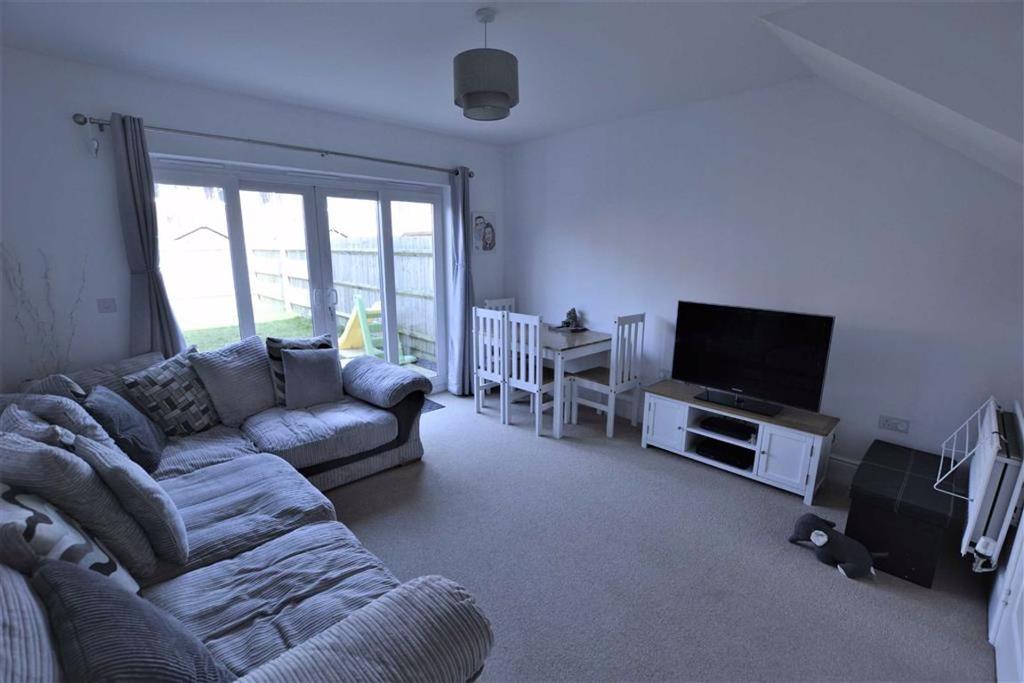 Bridge Keepers Way, Hardwicke 3 bed terraced house £230,000