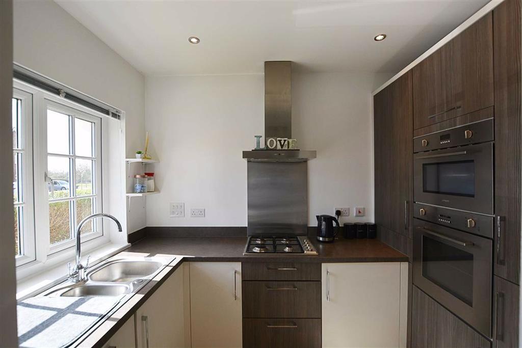 Bridge Keepers Way, Hardwicke 3 bed terraced house £230,000