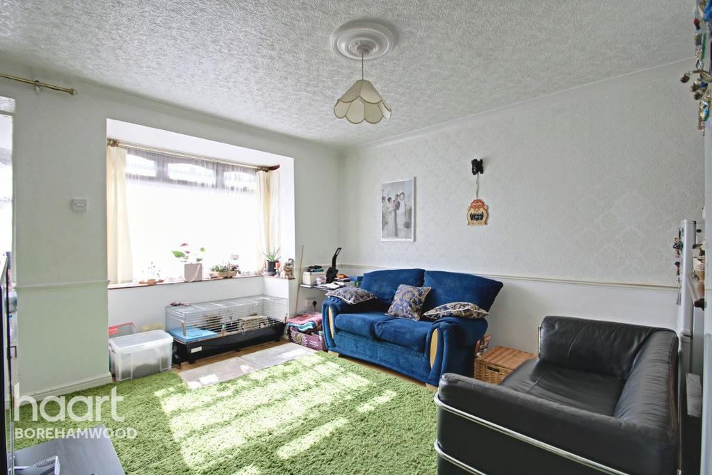 Aycliffe Road, Borehamwood 3 bed terraced house £415,000