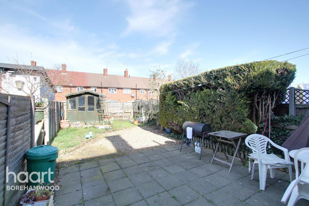 Aycliffe Road, Borehamwood 3 bed terraced house £415,000
