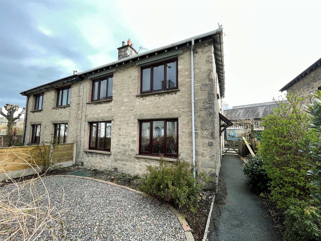 Lound Road, Kendal, Cumbria, LA9 7DZ 3 bed semidetached house £235,000