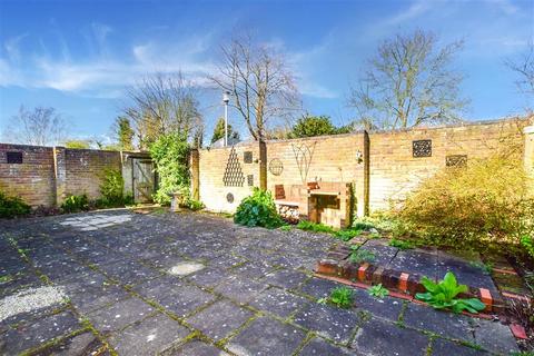 48 Knights Croft, New Ash Green, Longfield, DA3 8HT