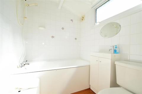 48 Knights Croft, New Ash Green, Longfield, DA3 8HT
