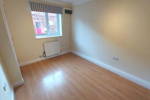 3 bedroom terraced house to rent, Trinity Mews, Grantham, NG31