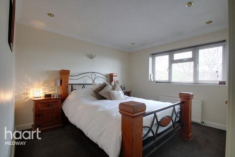 47 Albatross Avenue, Rochester, ME2 2XW