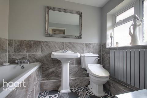 47 Albatross Avenue, Rochester, ME2 2XW