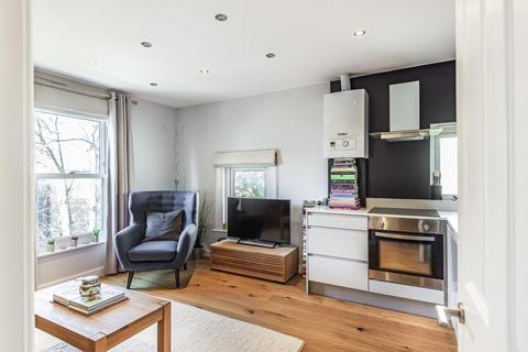 Flat F, 9 Hamlet Road, London, SE19 2AP