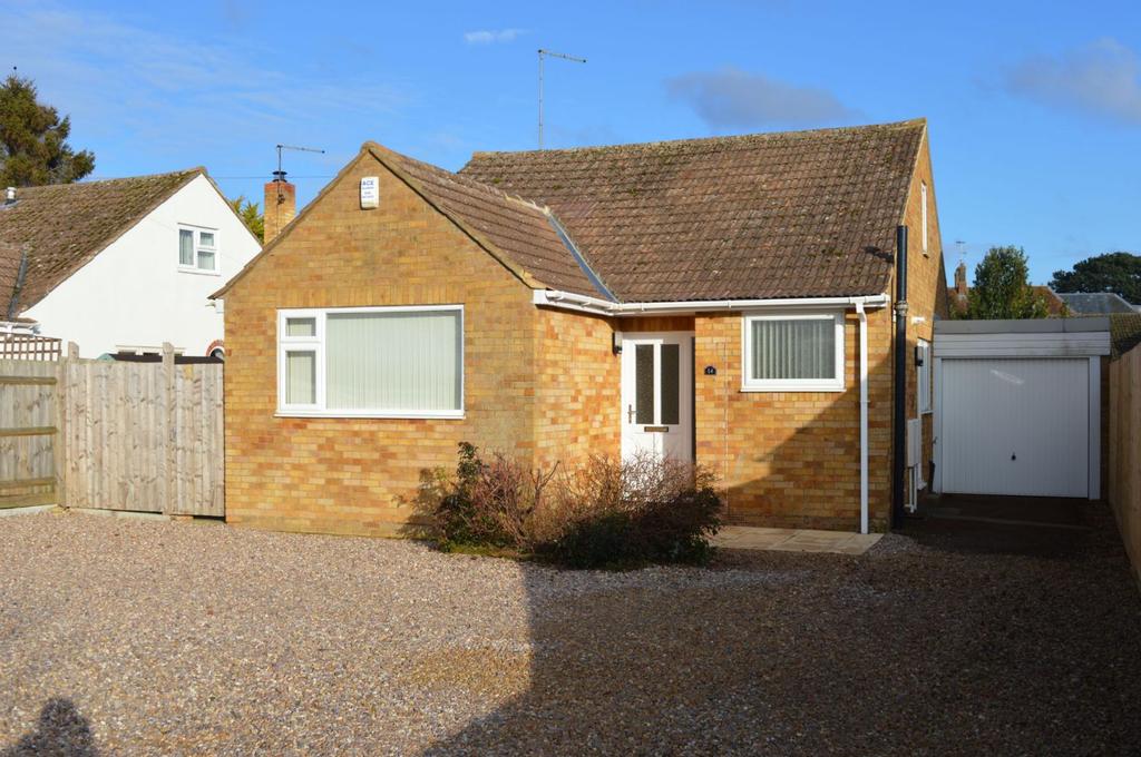 Earls Barton Road, Mears Ashby... 2 bed detached bungalow £895 pcm (£