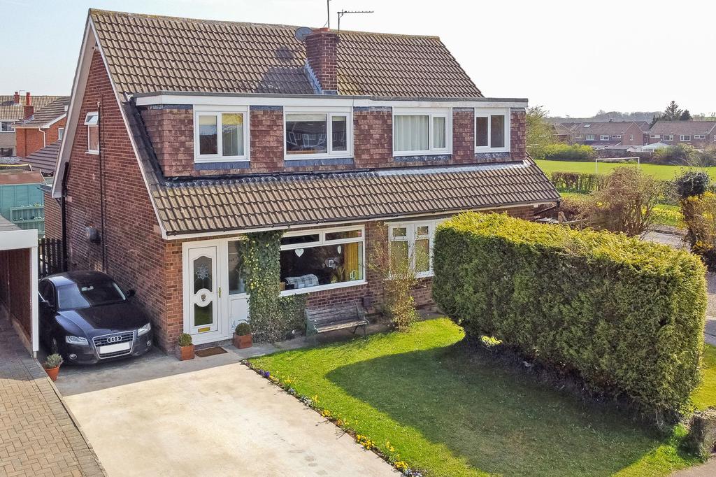 Carisbrooke Lane, Garforth, Leeds, LS25 3 bed semidetached house £
