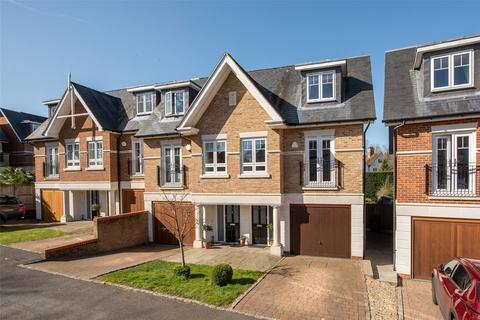 8 Betchworth Place, Pixham, Dorking, RH4 1BF