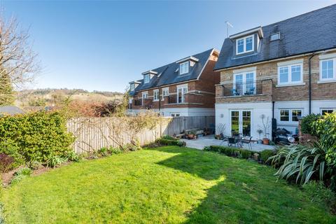 8 Betchworth Place, Pixham, Dorking, RH4 1BF