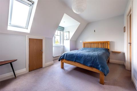 8 Betchworth Place, Pixham, Dorking, RH4 1BF