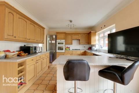 66 Fourth Avenue, Romford, RM7 0UD