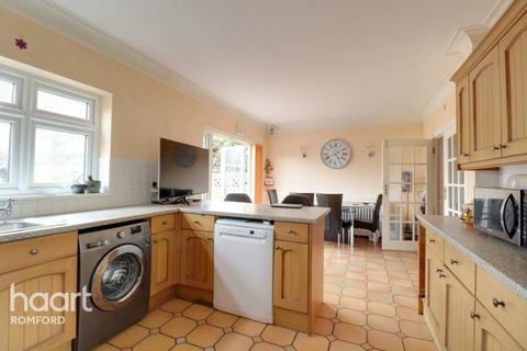 66 Fourth Avenue, Romford, RM7 0UD