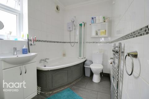 66 Fourth Avenue, Romford, RM7 0UD