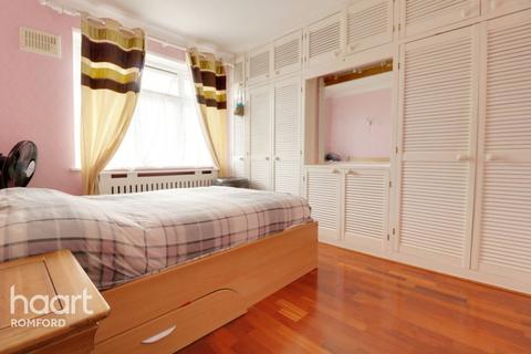 66 Fourth Avenue, Romford, RM7 0UD