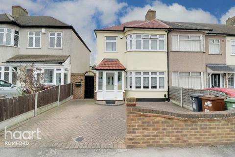 66 Fourth Avenue, Romford, RM7 0UD