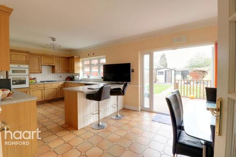66 Fourth Avenue, Romford, RM7 0UD