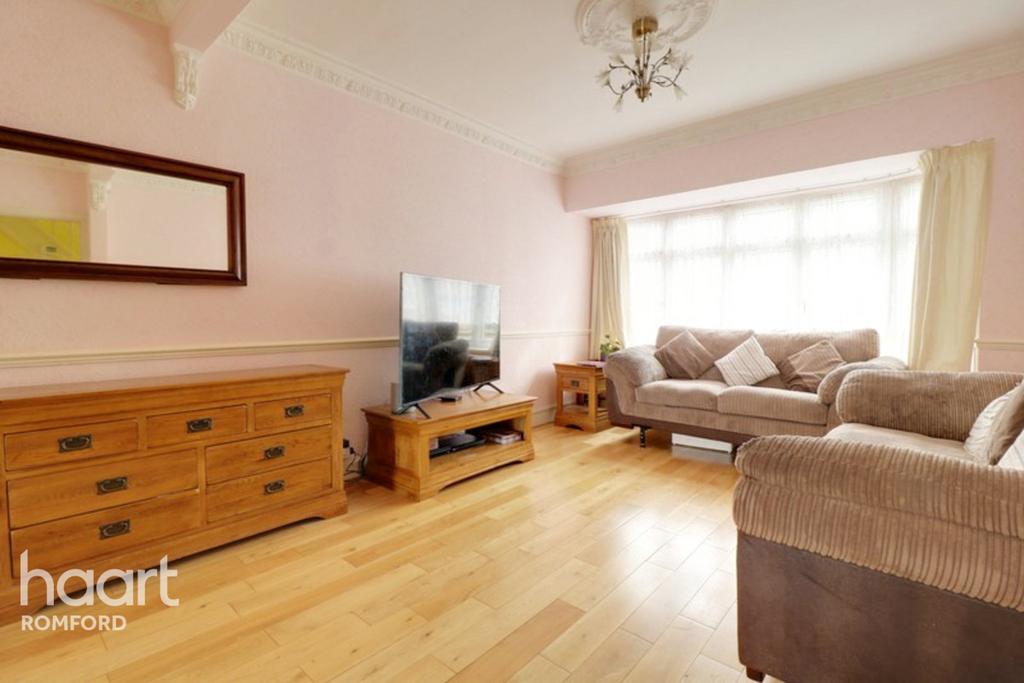 Fourth Avenue, Romford 3 bed end of terrace house £450,000