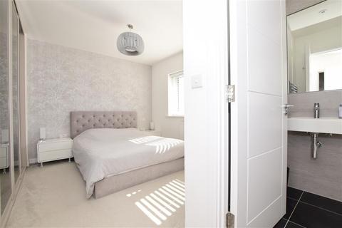 6 Ballard Road, Snodland, ME6 5FW