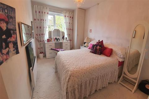 1 bedroom flat for sale - Cambridge Road, Wanstead