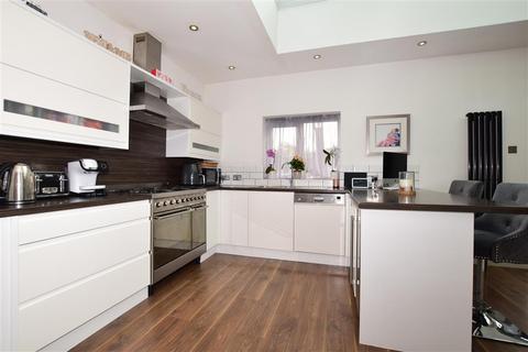 18 Derek Avenue, West Ewell, Epsom, KT19 9HR