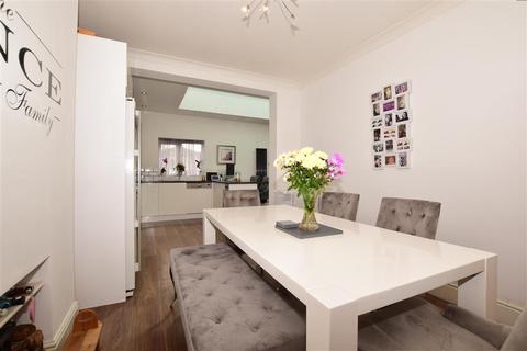 18 Derek Avenue, West Ewell, Epsom, KT19 9HR